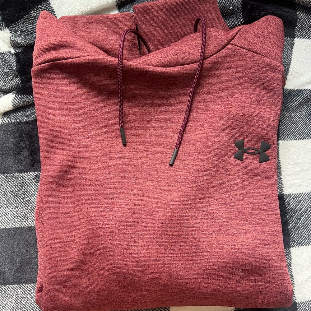 Men’s under armour sweatshirt hoodie size medium.